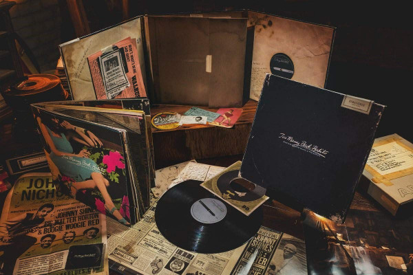 Too Many Bad Habits (2-LP+ Buch)