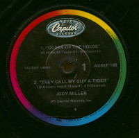 Vorschau: Queen Of The House (7inch, EP, 45rpm, PS, SC) Vorschau: Queen Of The House (7inch, EP, 45rpm, PS, SC)