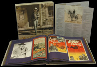 Vorschau: John Wayne's West - In Music And Poster Art (10-CD & 1-DVD Deluxe Box Set) Vorschau: John Wayne's West - In Music And Poster Art (10-CD & 1-DVD Deluxe Box Set)